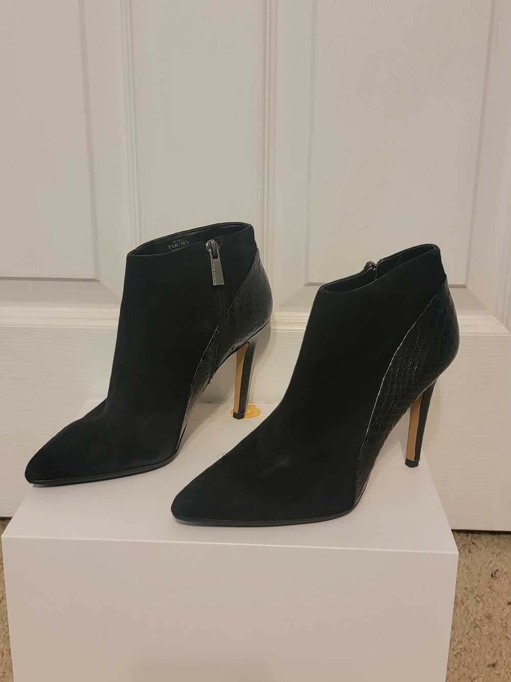 Vince Camuto Black Pointed-Toe Suede & Croc-Embossed Ankle Booties